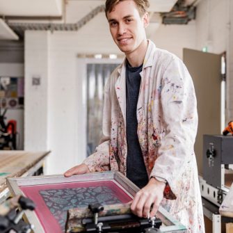 A male student uses the screenprinting facilities at ADA Paddington campus
