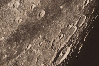 Carte photographique de la lune photo of the moon