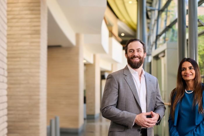 Aerial view of a group of runners.