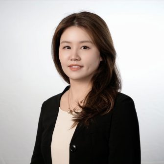 Headshot of Vivian Zhou