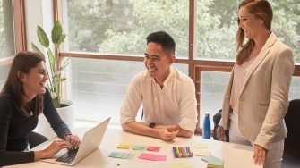 Student and career mentors talking in a meeting room at UNSW.