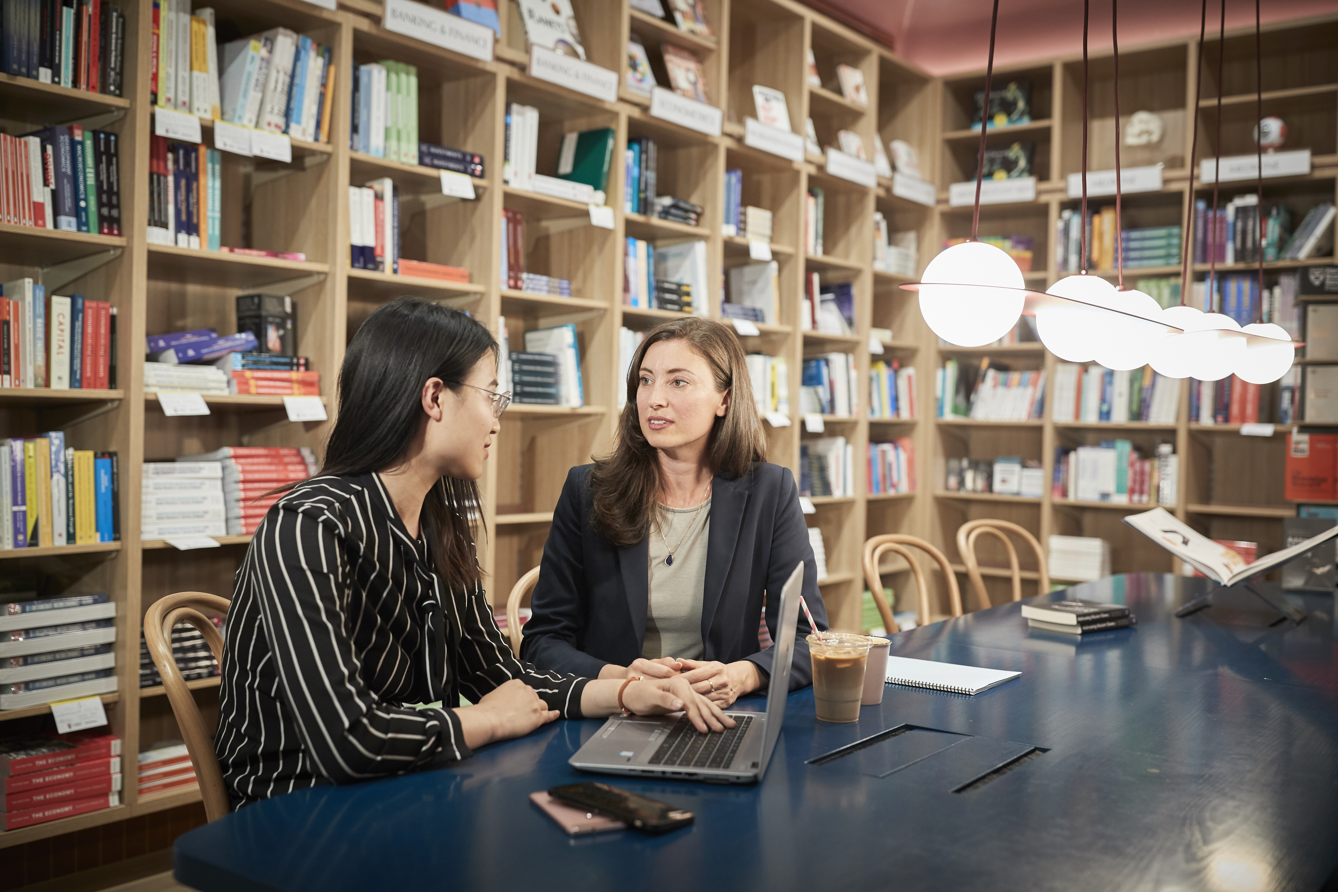 Image of Kate Newton mentoring postgraduate business student