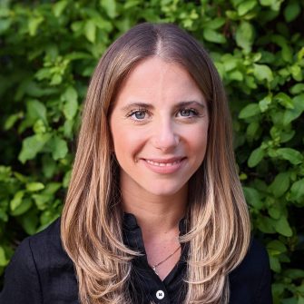 Angela Kintominas headshot