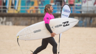 This year 1999 World Surfing Champion Mark Occhilupo competed in the event, generously auctioning off the board he rode in the 2019 Bells Beach Heritage Heat against American pro-surfer Tom Curren.