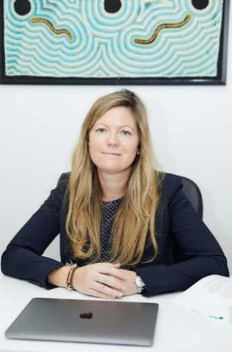 Angela dos Santos headshot