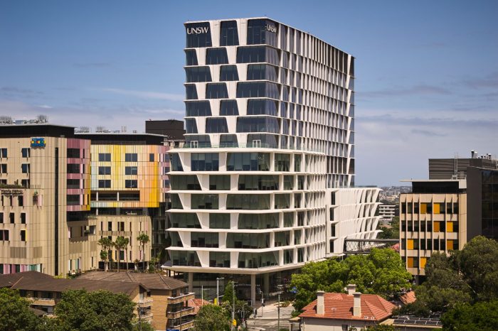 External images of the UNSW HTH Kensington. 