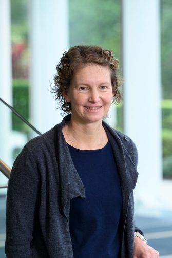 Lois Holloway profile