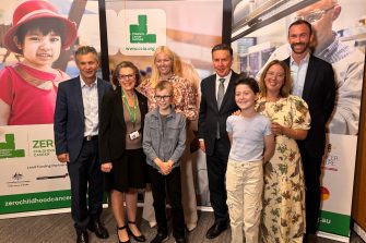 Matt Thistlethwaite, Federal Minister for Kingsford Smith, Prof Michelle Haber AM, Executive Director Children’s Cancer Institute and The Hon Mark Butler, Minister for Health and Aged Care with families on the ZERO program (Dawsons and O’Neills)