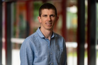 Staff headshot of Simon Hager from electron microscopy unit of MWAC