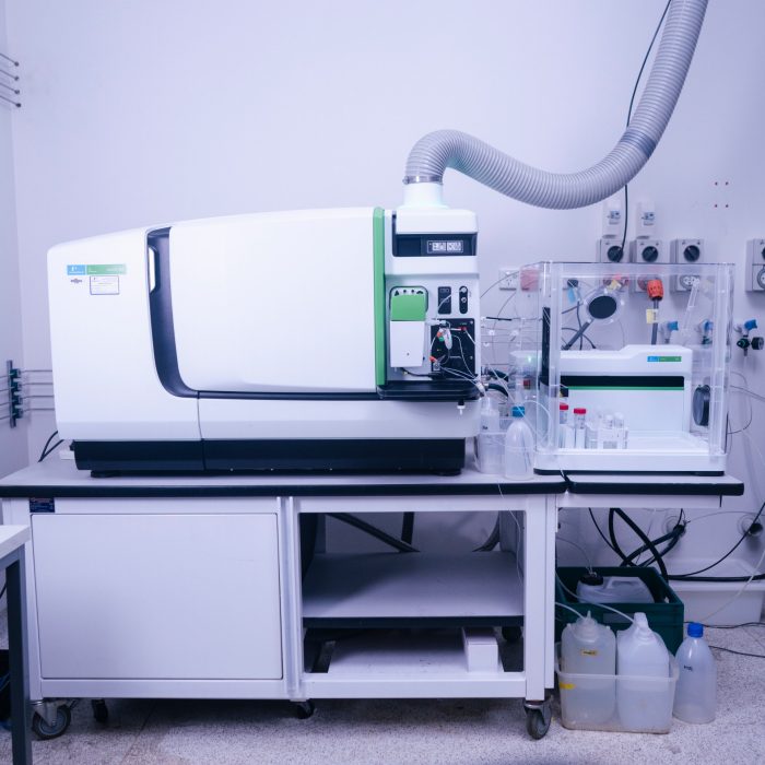 Inductively coupled plasma lab instrument