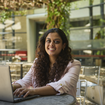 AGSM students working together outside in the courtyard setting on campus