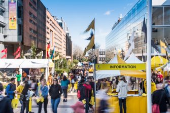 Photograph of potential students socialising and browsing the UNSW campus