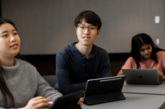 Students at UNSW Sydney Kensington campus