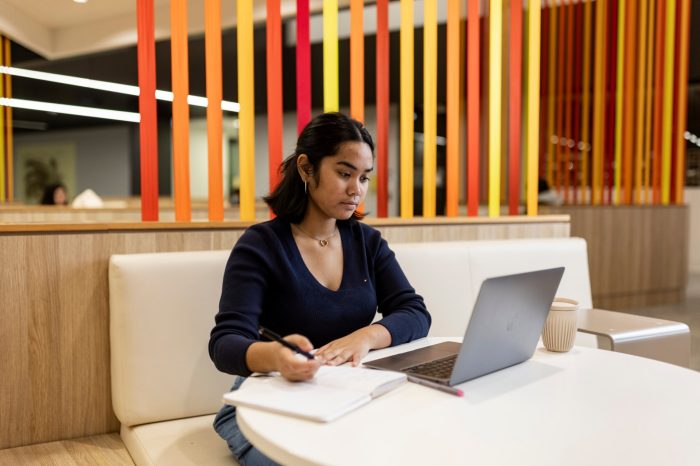Students at UNSW Sydney Kensington campus