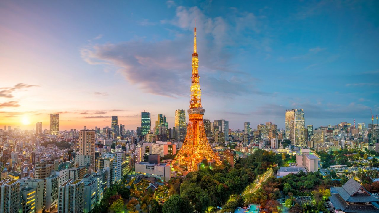 Tokyo city view with Tokyo Tower at twilight